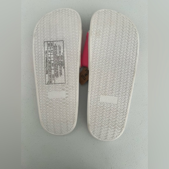 NWT Women's Hot Pink VICTORIA'S
SECRET PINK Seamless Slides Sandals
Shoes Sz L - Picture 5 of 6